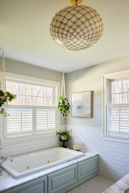 bathroom-design-bathtub-rebecca-staub-staging-and-design