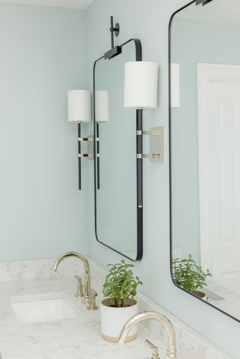 bathroom-sconce
