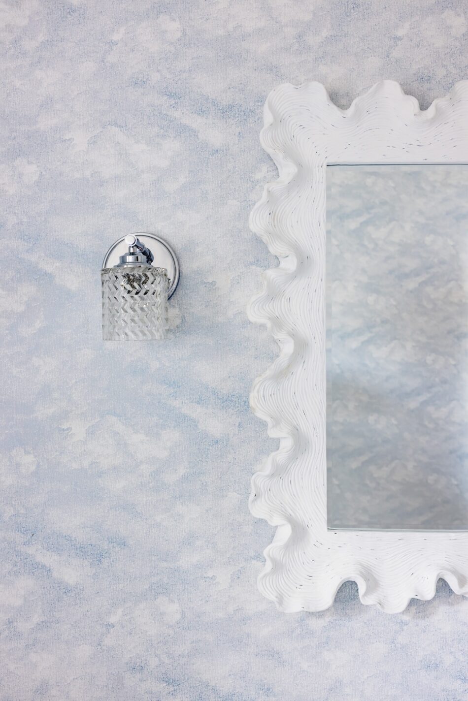 blue-white-wallpaper-detail-white-mirror
