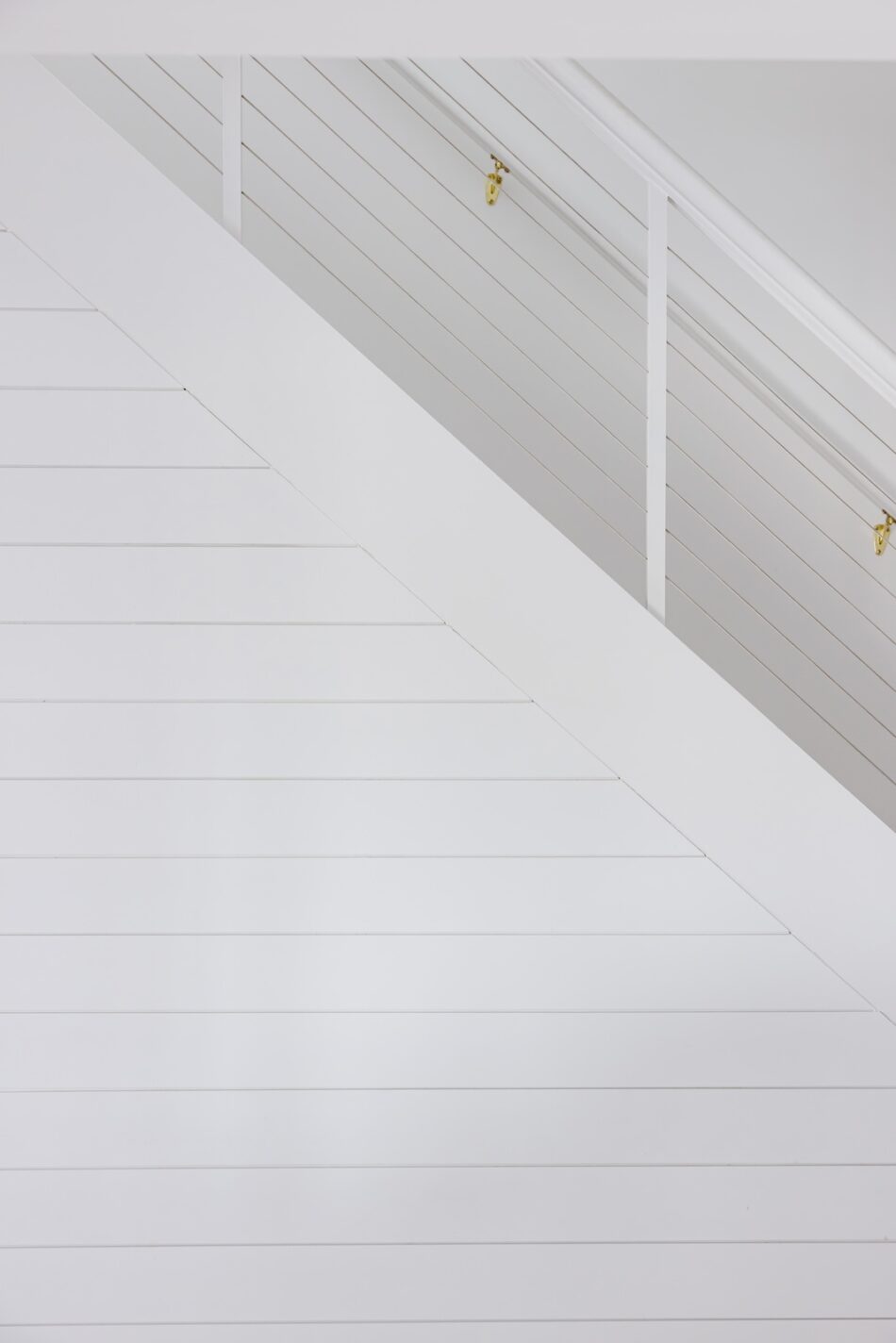 staircase-white-shiplap-rebecca-staub-staging-and-design