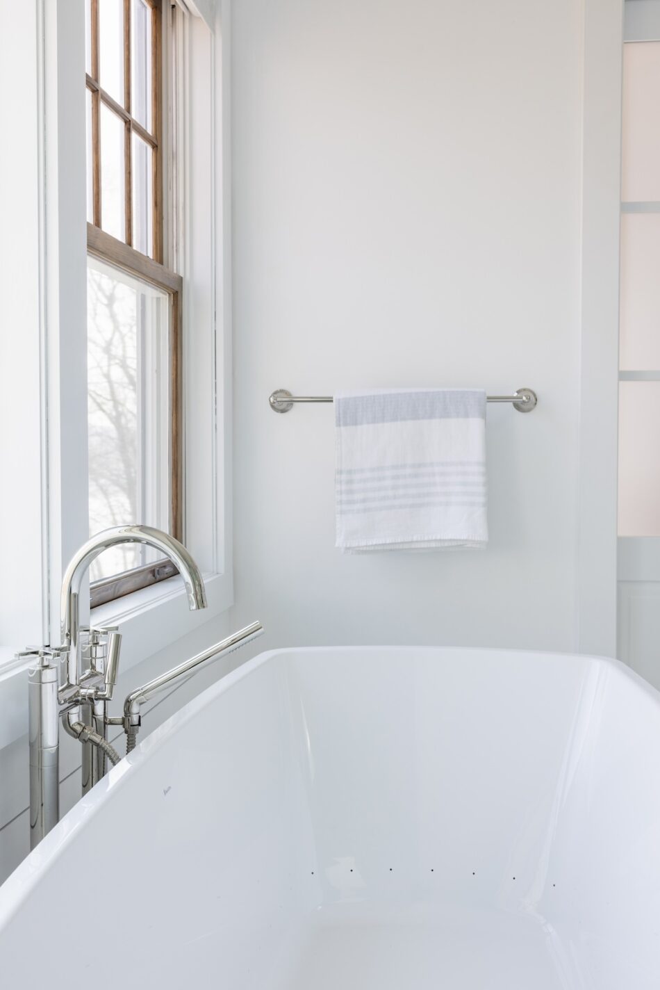 white-bathtub-rebecca-staub-staging-and-design