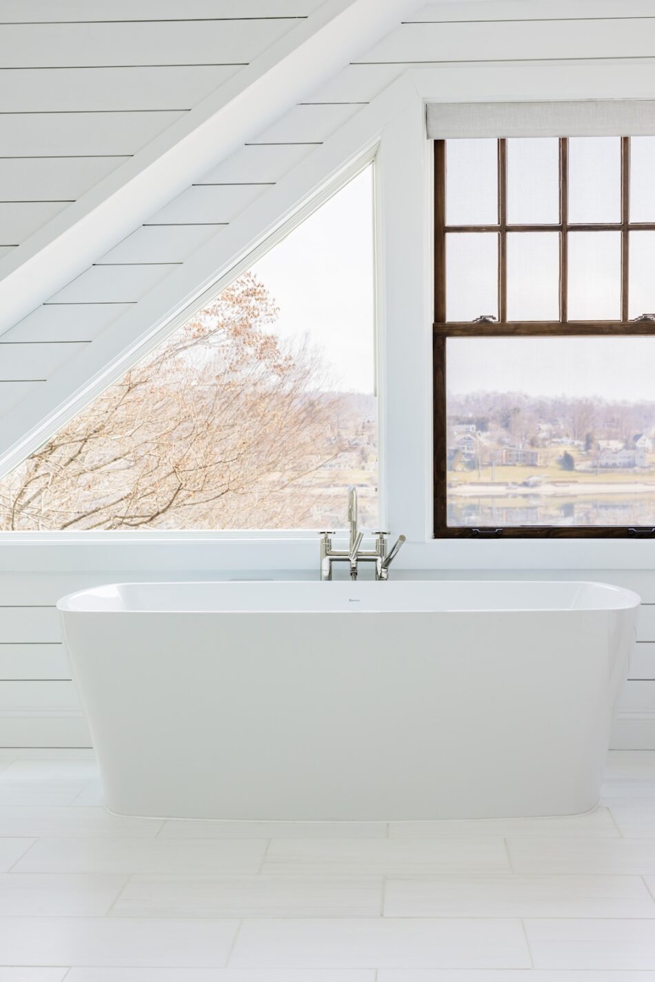 white-bathtub-shiplap-walls-bathroom-interior-design