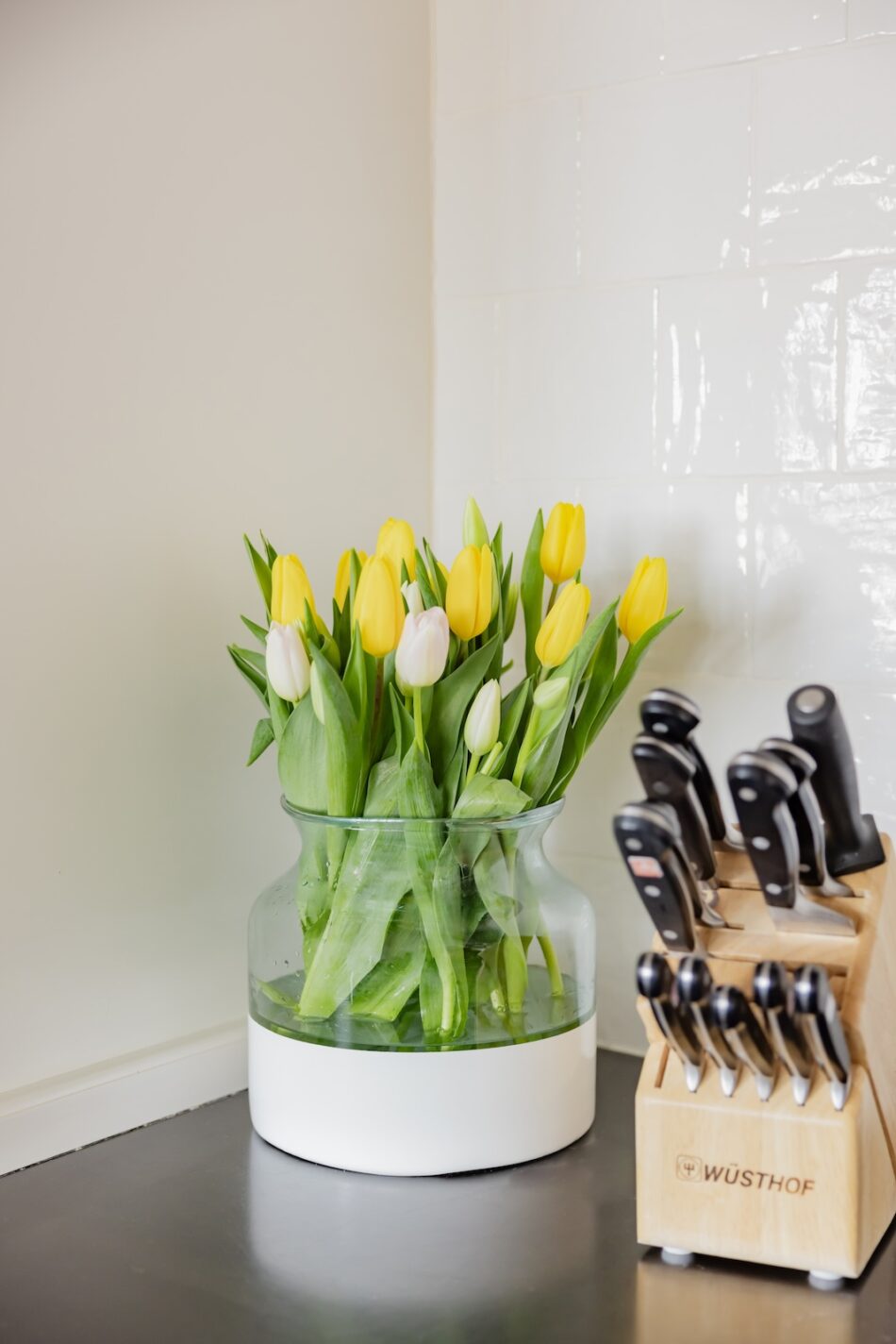 wusthof-knives-tulip-vase-2