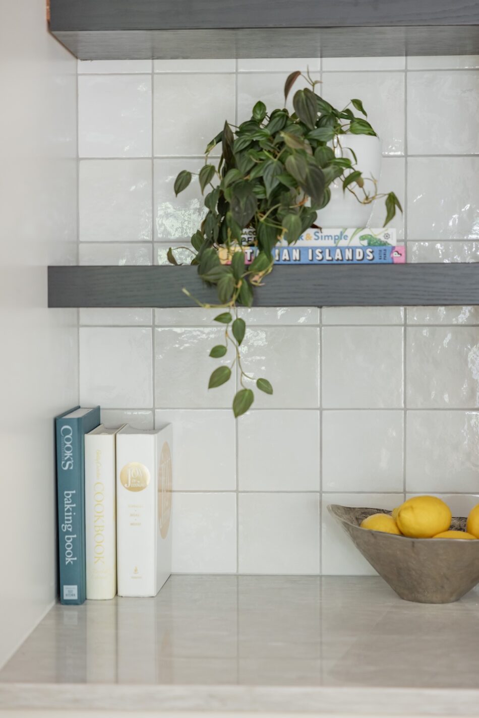kitchen-floating-shelves-cookbooks-lemons