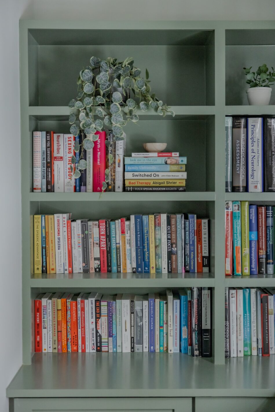 built-in-bookshelf-rebecca-staub-staging-and-design