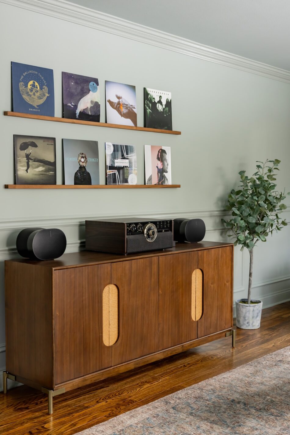 record-player-and-vinyl-record-display-shelves