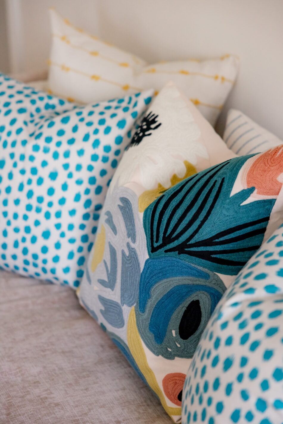 accent-pillows-colorful-pillow