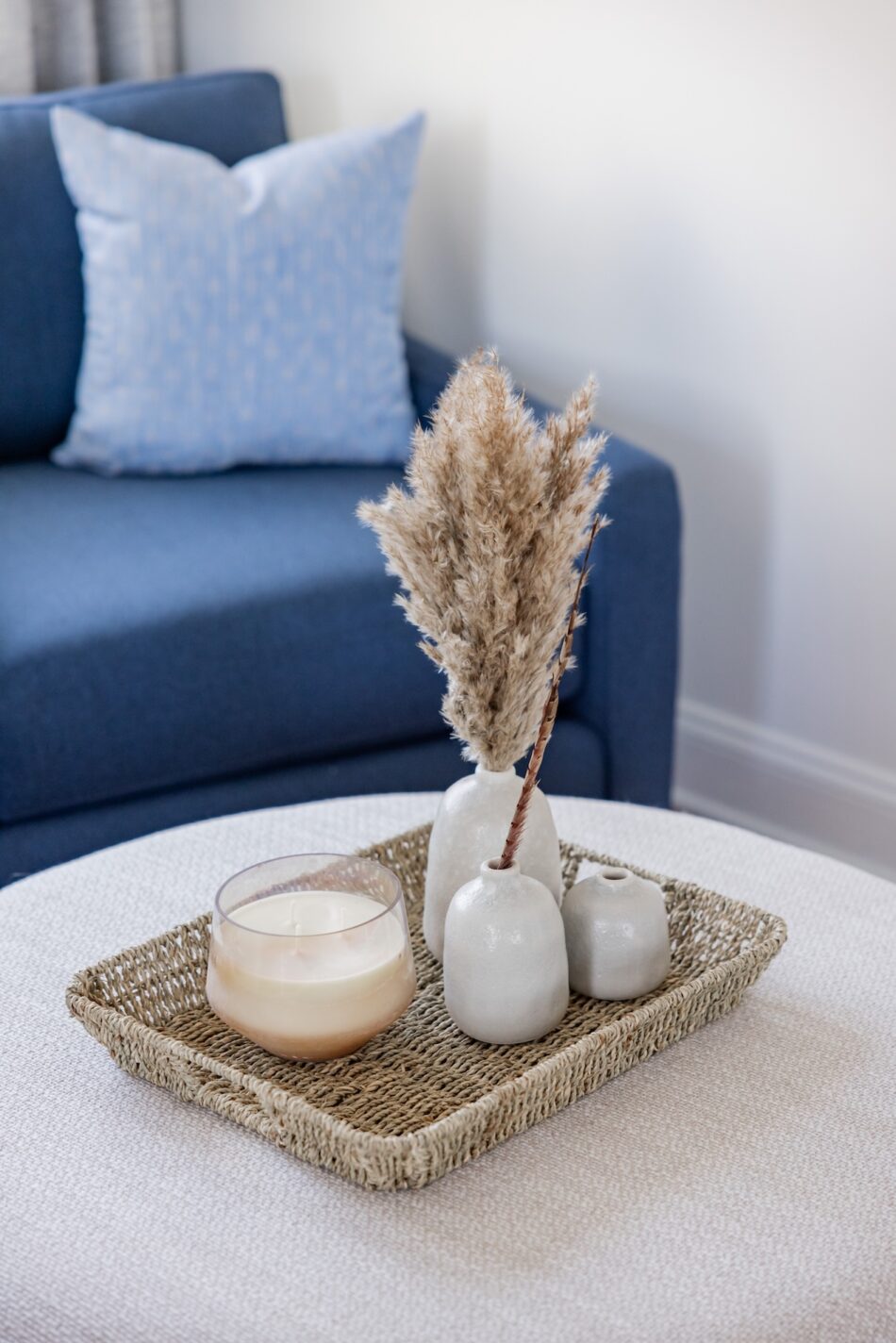 wicker-tray-with-candle-decor